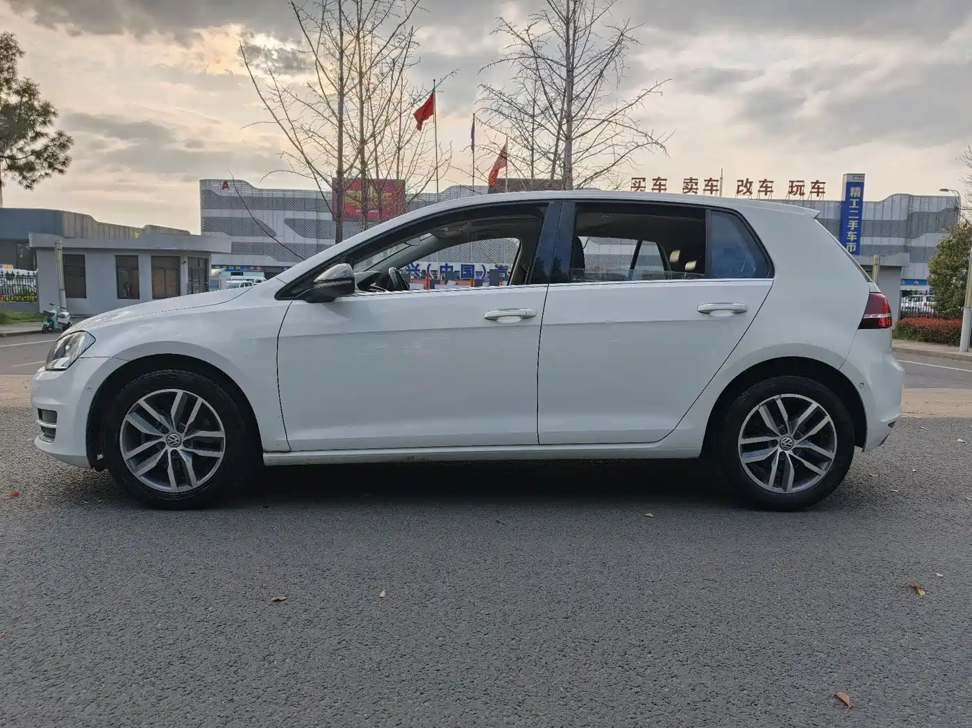 Volkswagen Golf 2016 230TSI Automatic Luxury фото 3