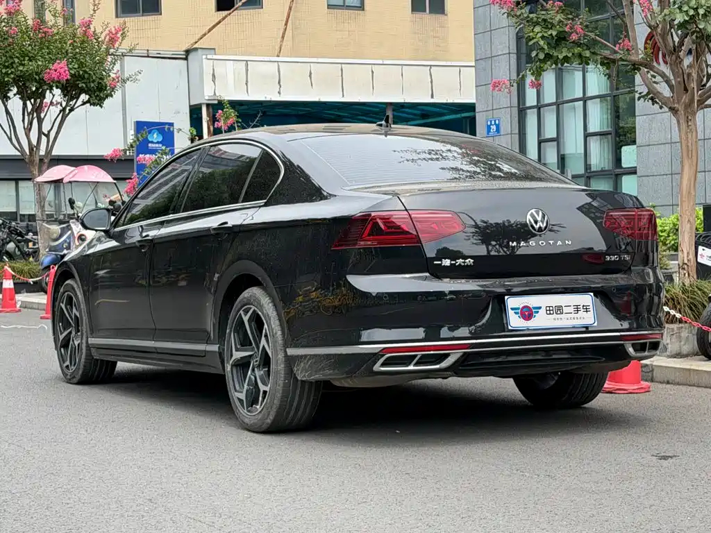 Volkswagen Magotan 2025 2024 2 Million Units Public Sharing Edition 330TSI DSG Luxury