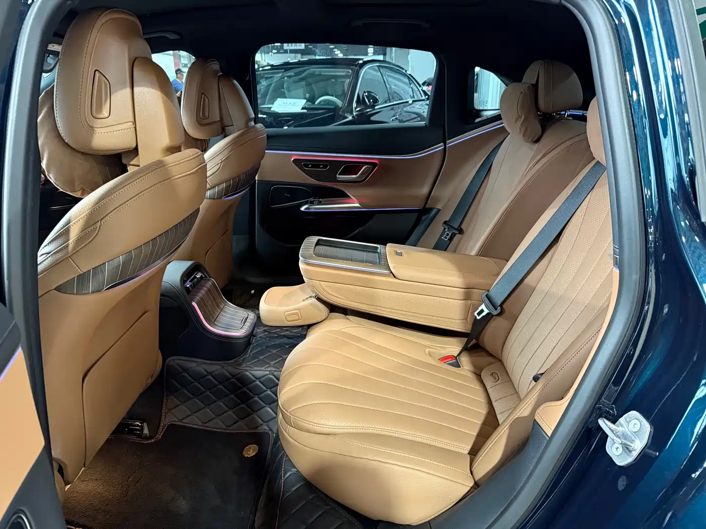 Mercedes-Benz E-Class 2024 E 300 L Fashion фото 6