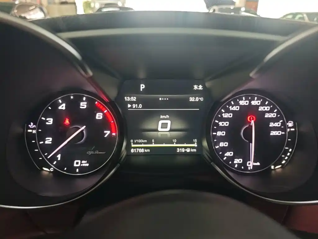 Alfa Romeo Giulia 2018 2017 2.0T 200HP Luxury Edition