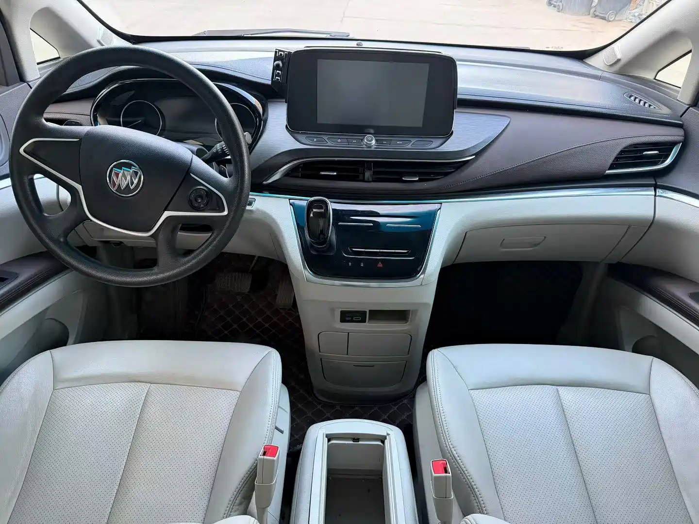 Photo 5 - Buick GL8
