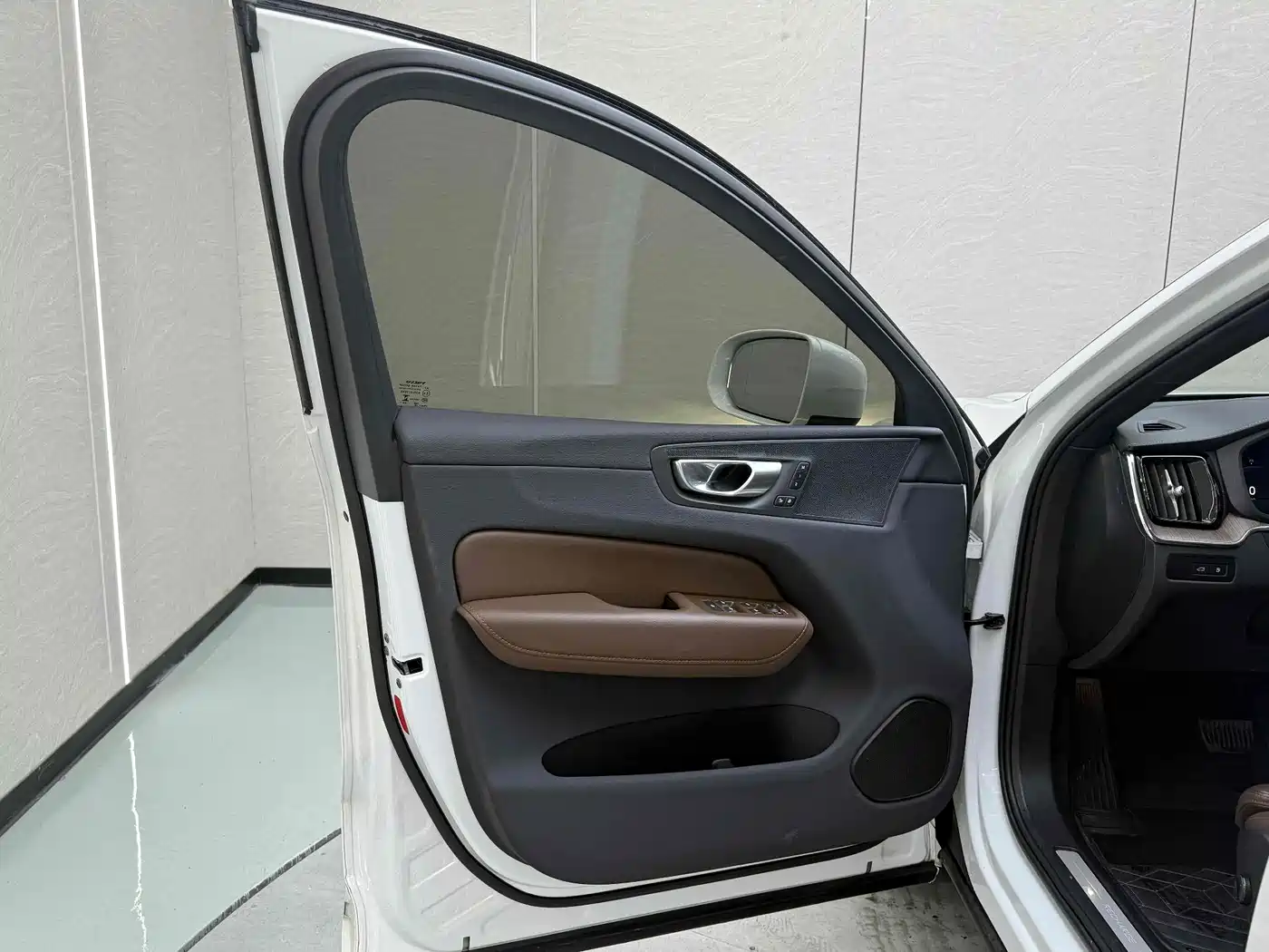 VOLVO XC60 PLUG IN HYBRID