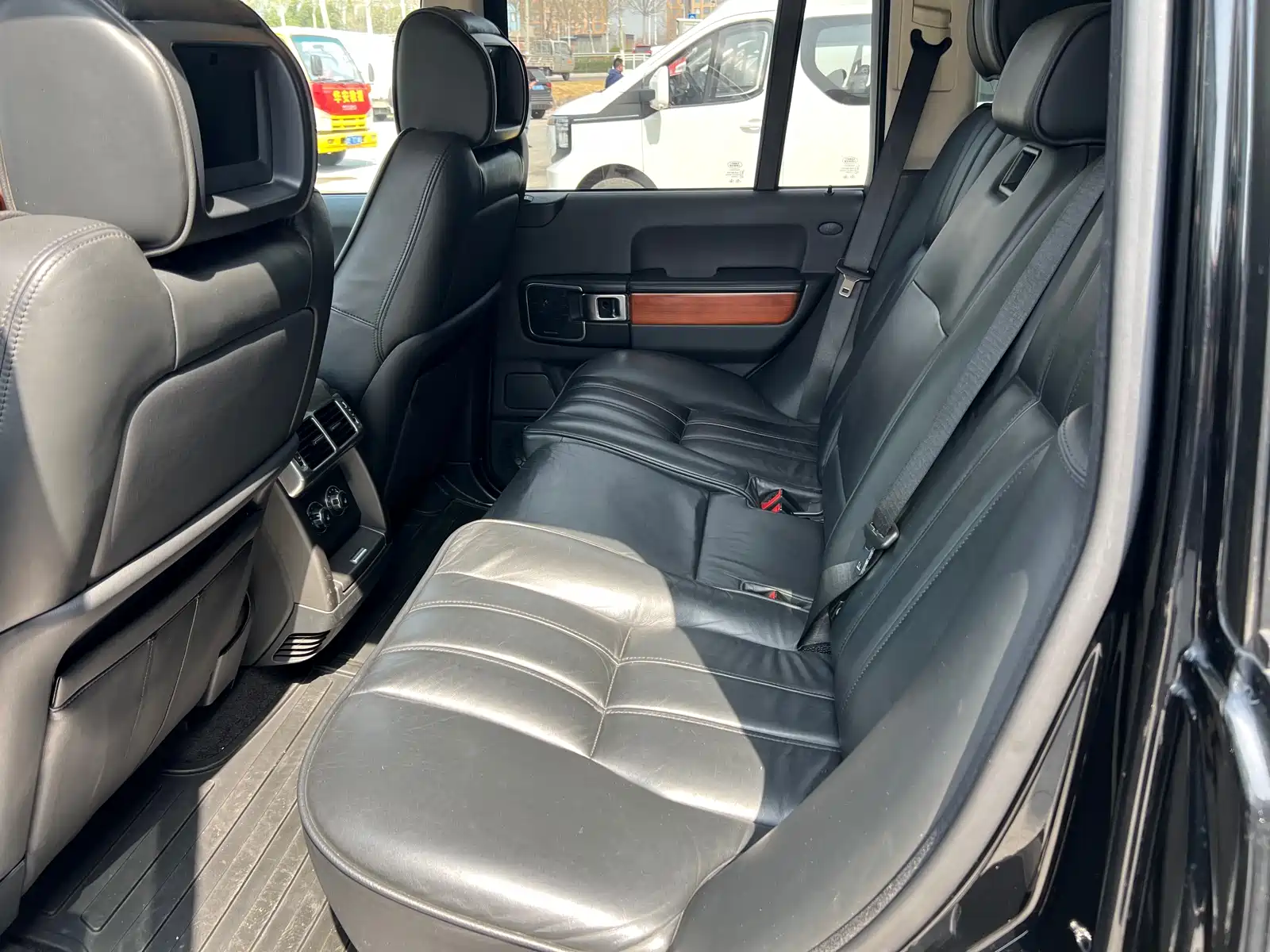 Photo 6 - Land Rover Range Rover