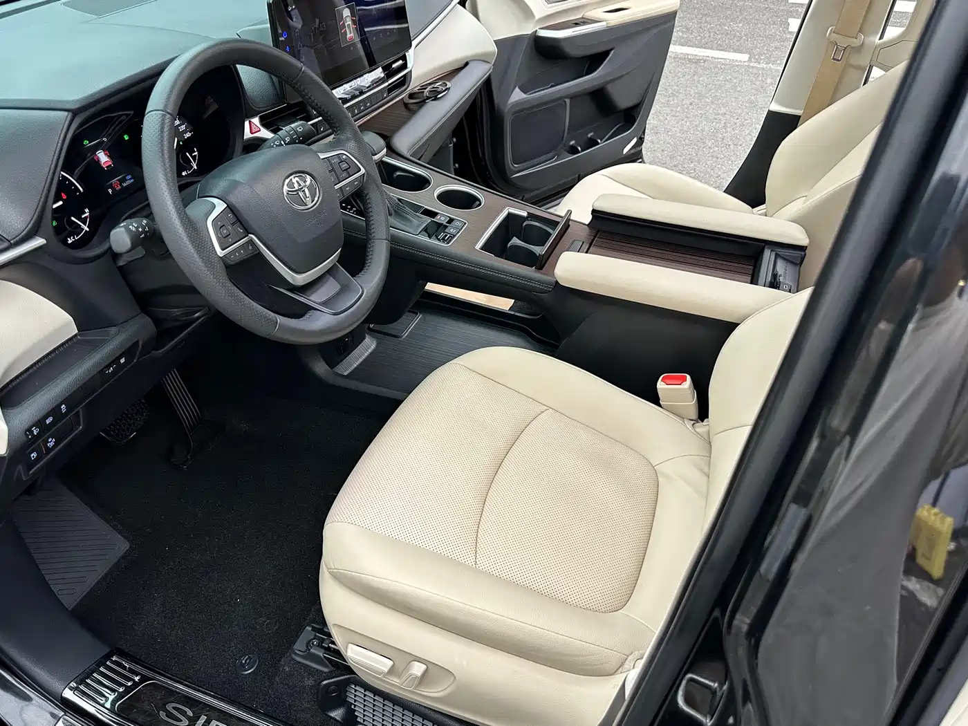 Toyota Sienna 2021 2.5L Hybrid Luxury Edition фото 15