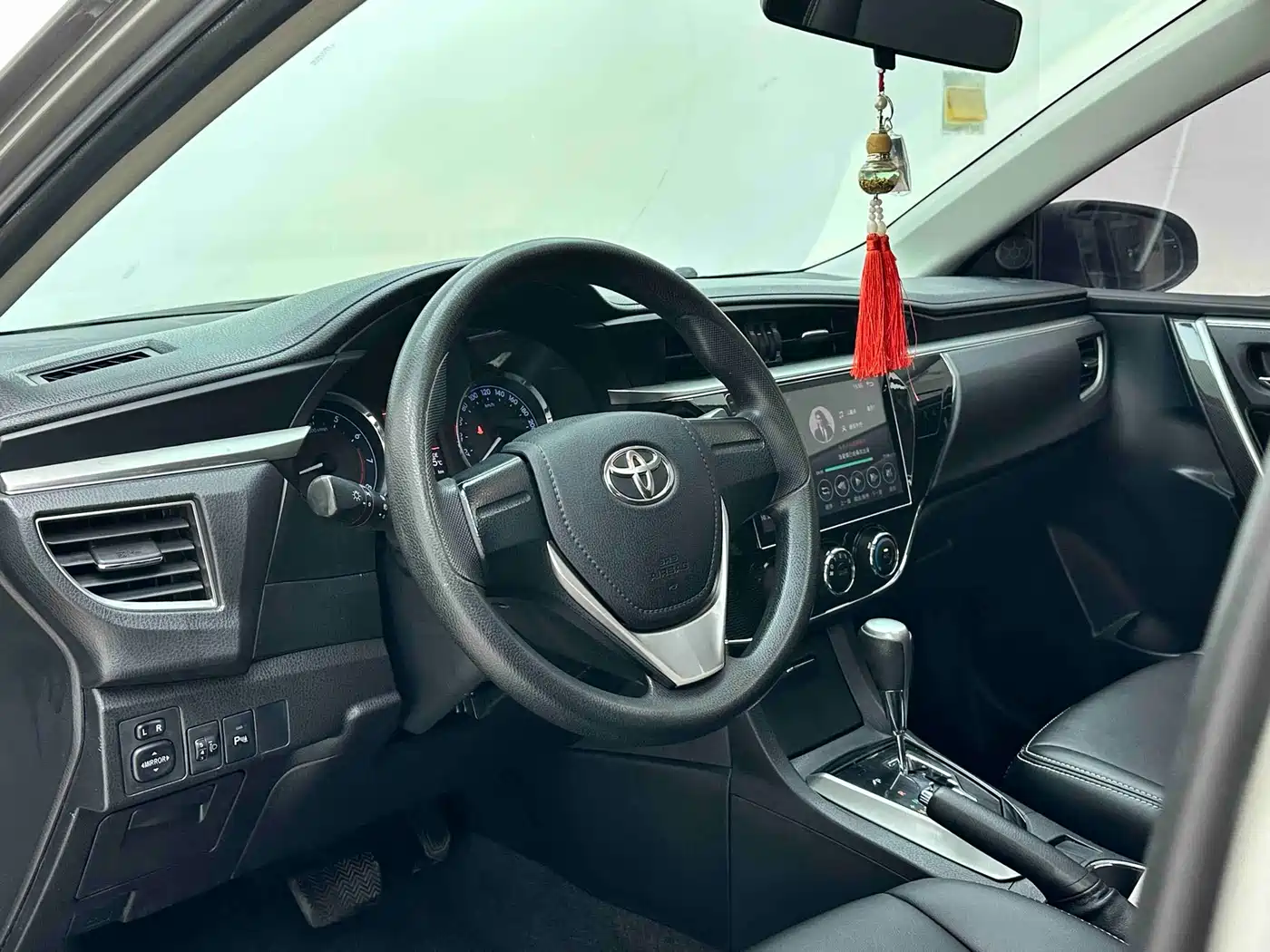 Фото 8 - Toyota Corolla