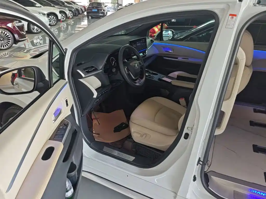 Toyota Granvia 2024 2023 2.5L Hybrid Prestige PLUS Edition