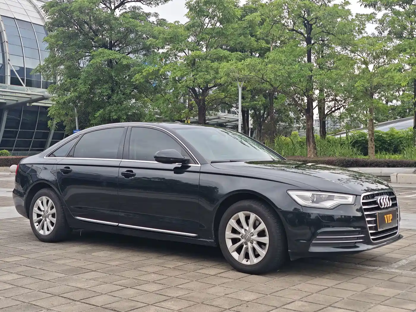 Фото 3 - Audi A6L