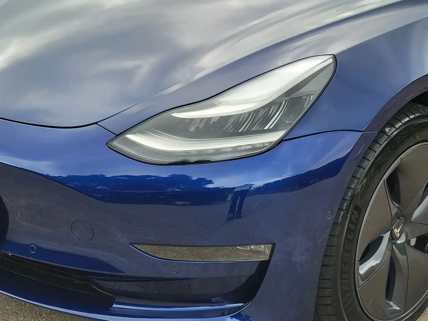 TESLA MODEL 3 (IMPORTED)