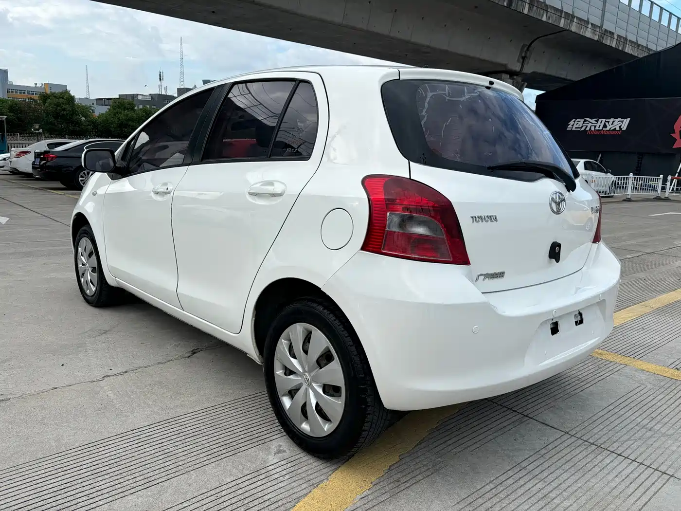 Toyota Yaris 2011 1.6E Auto Charm Edition фото 8