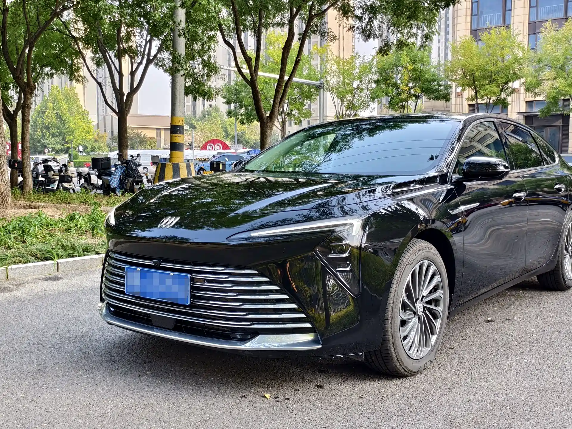 Photo 1 - Buick LaCrosse