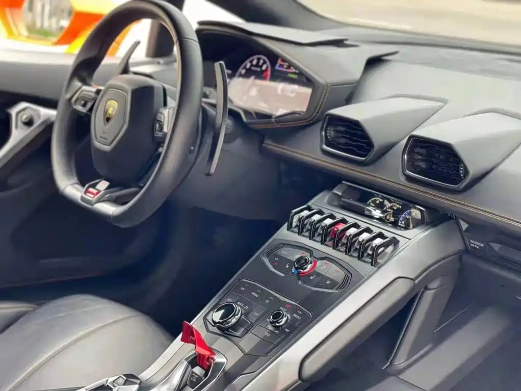 Фото 8 - Lamborghini Huracán