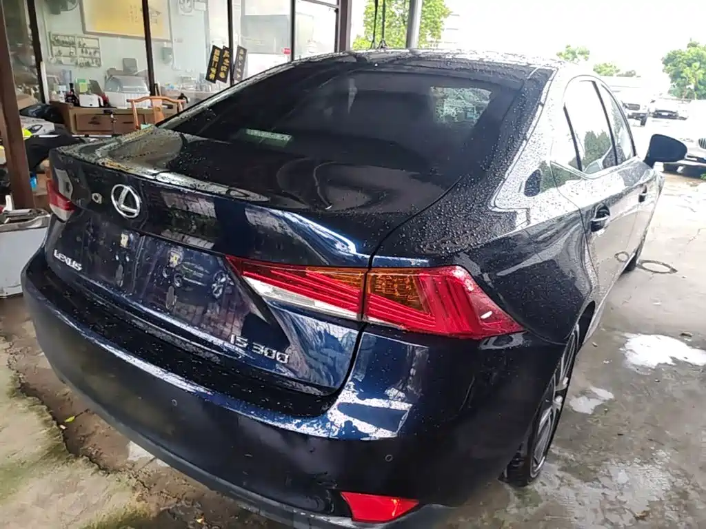Lexus IS 2018 2017 300 Leading Edition
