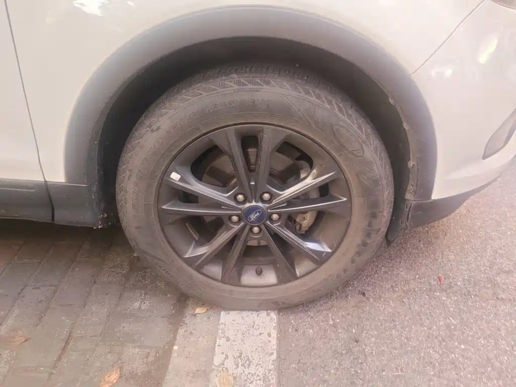 صورة 24 - Ford Kuga