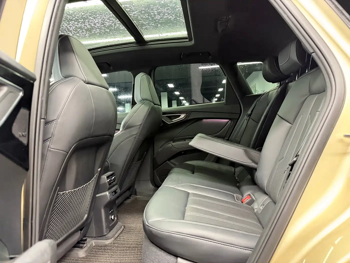 Photo 5 - Audi Q4 e-tron