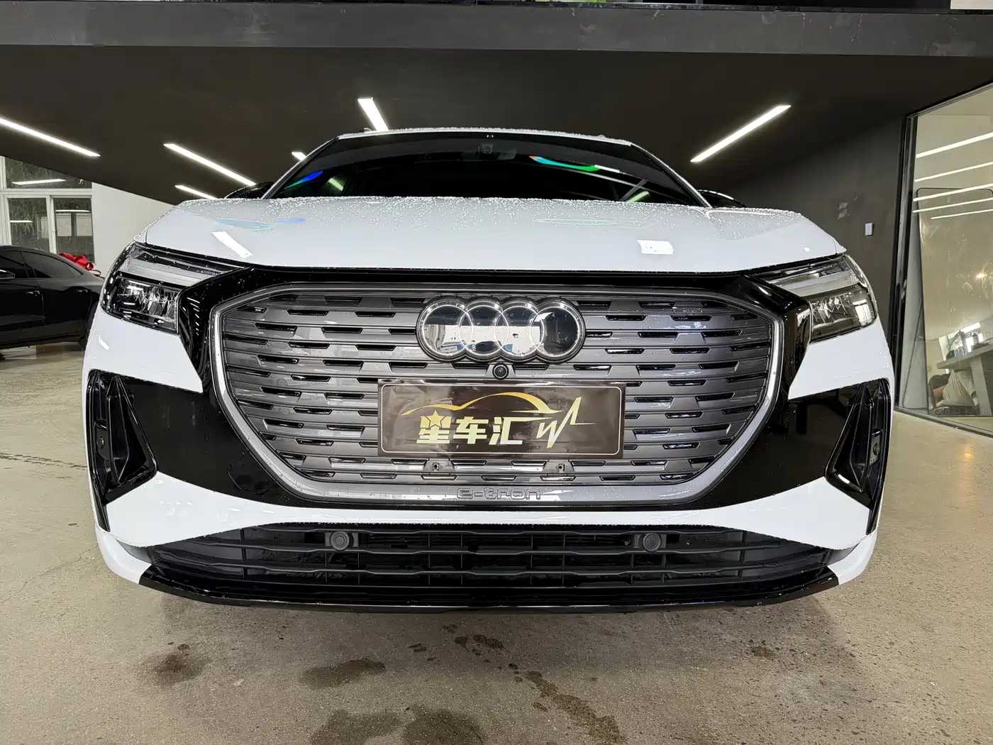 Photo 2 - Audi Q4 e-tron