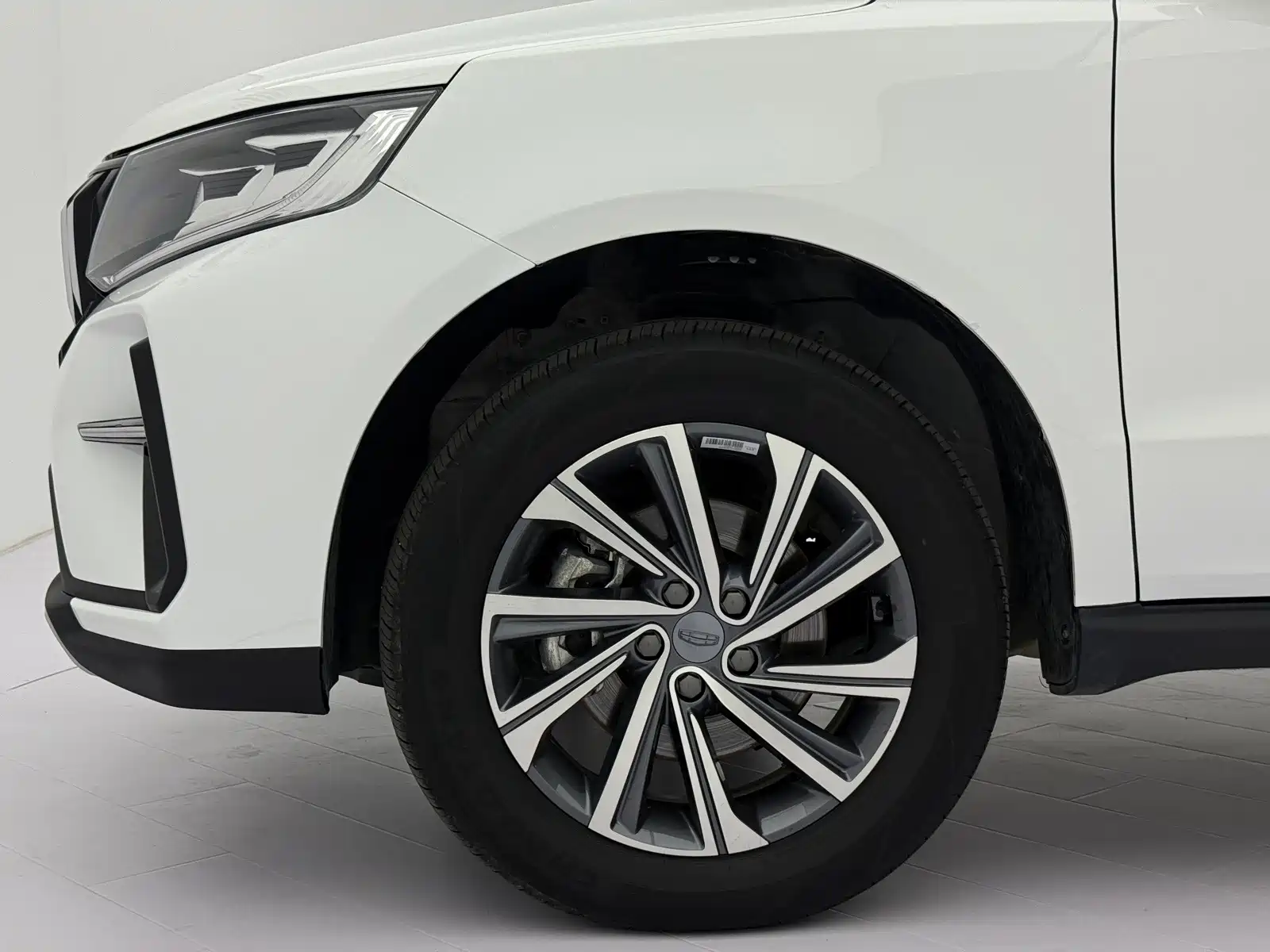 Фото 23 - Geely Emgrand X6