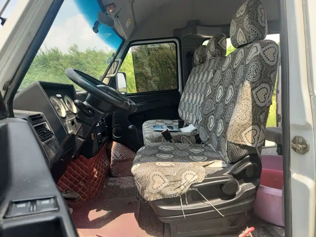 Iveco Daily 2020 2020 Model 2.5T A35 Bus Single-Tire Medium Roof 5-9 Seats China V