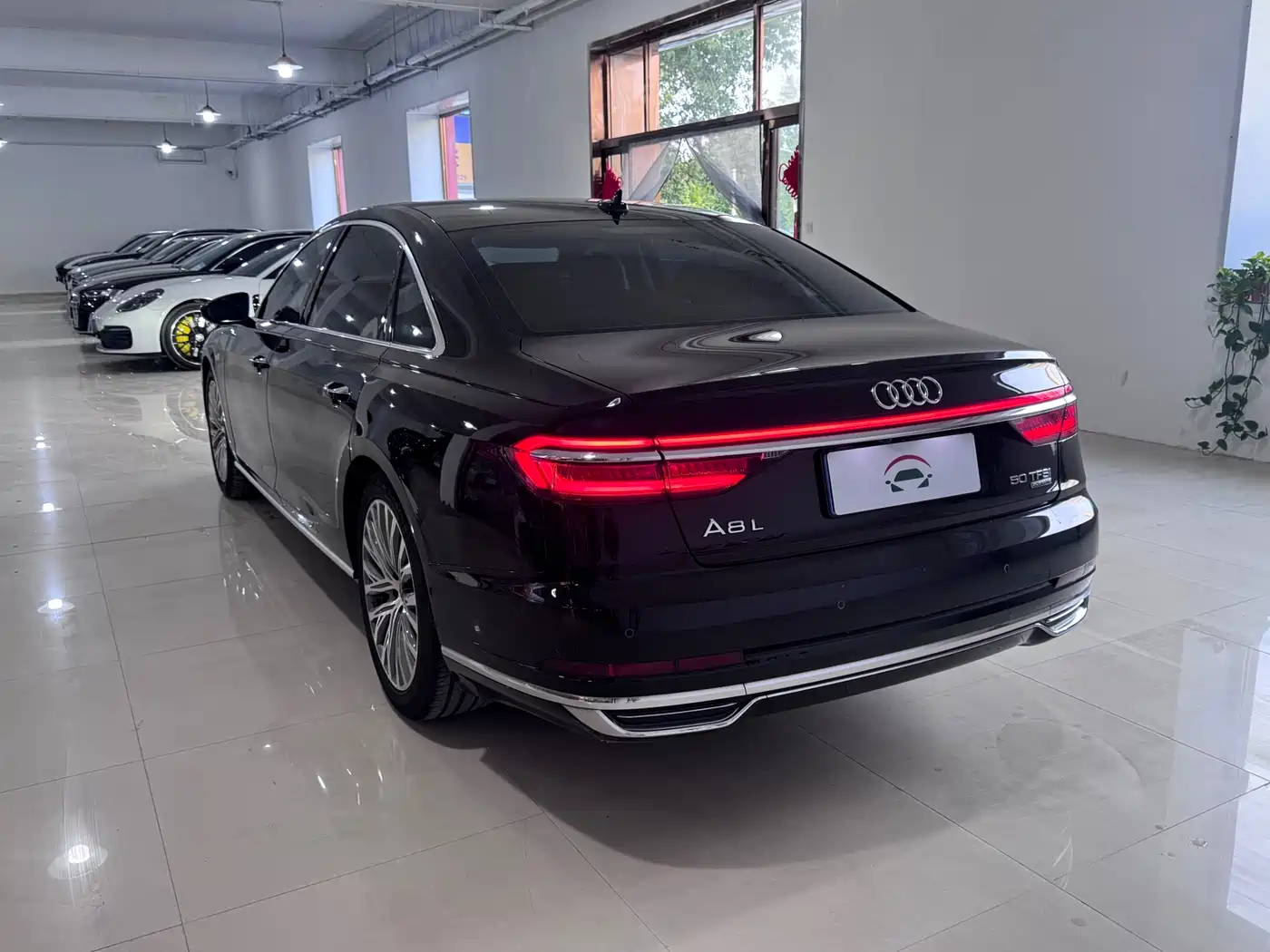 Фото 4 - Audi A8