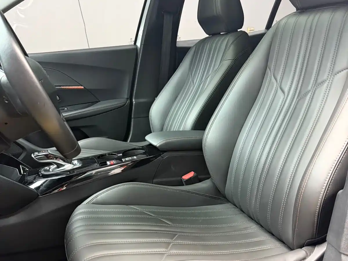 Photo 11 - Peugeot 2008