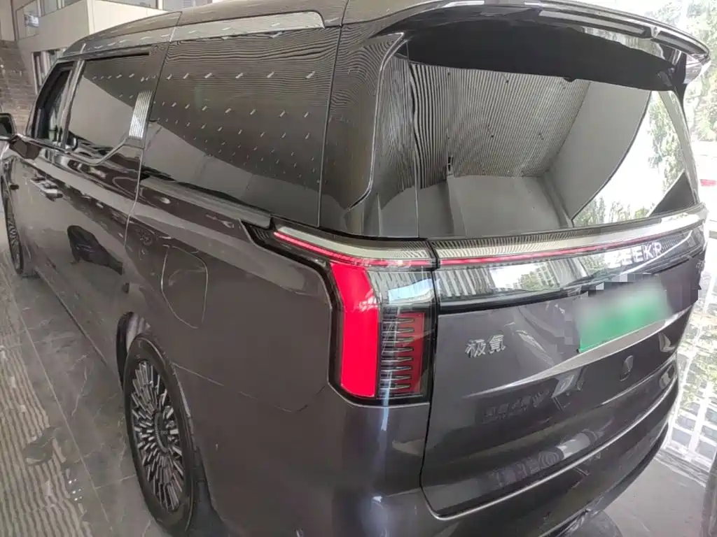 ZEEKR 009 2025 2024 6-seat Executive AWD 108kWh