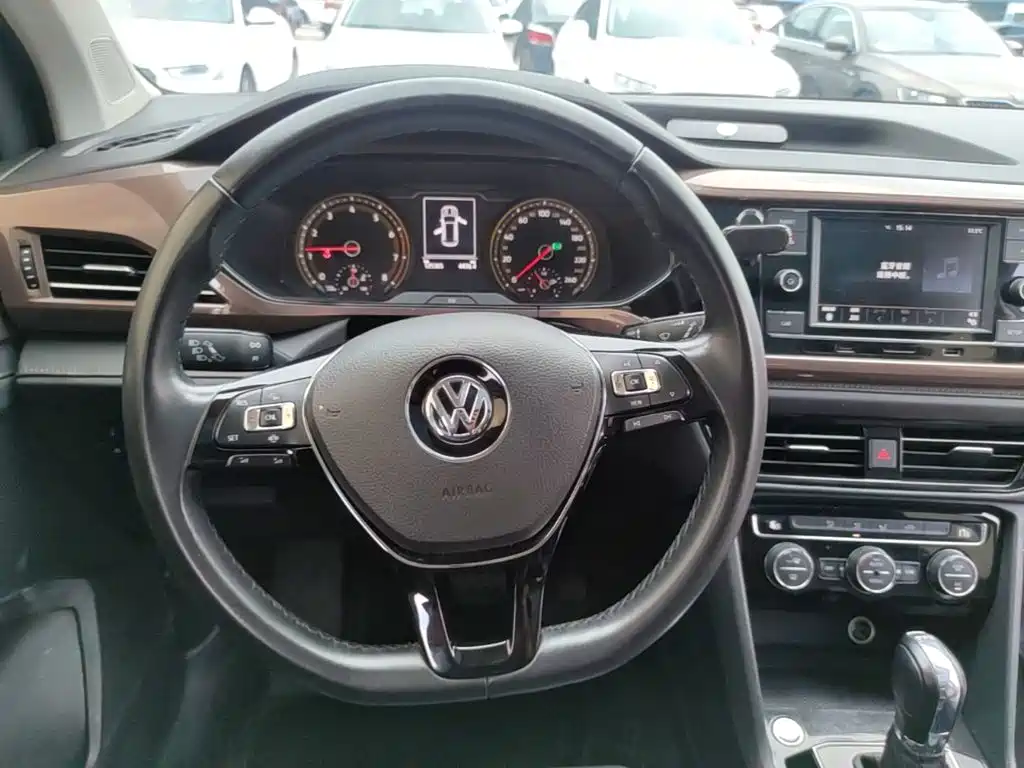 Фото 11 - Volkswagen Tharu