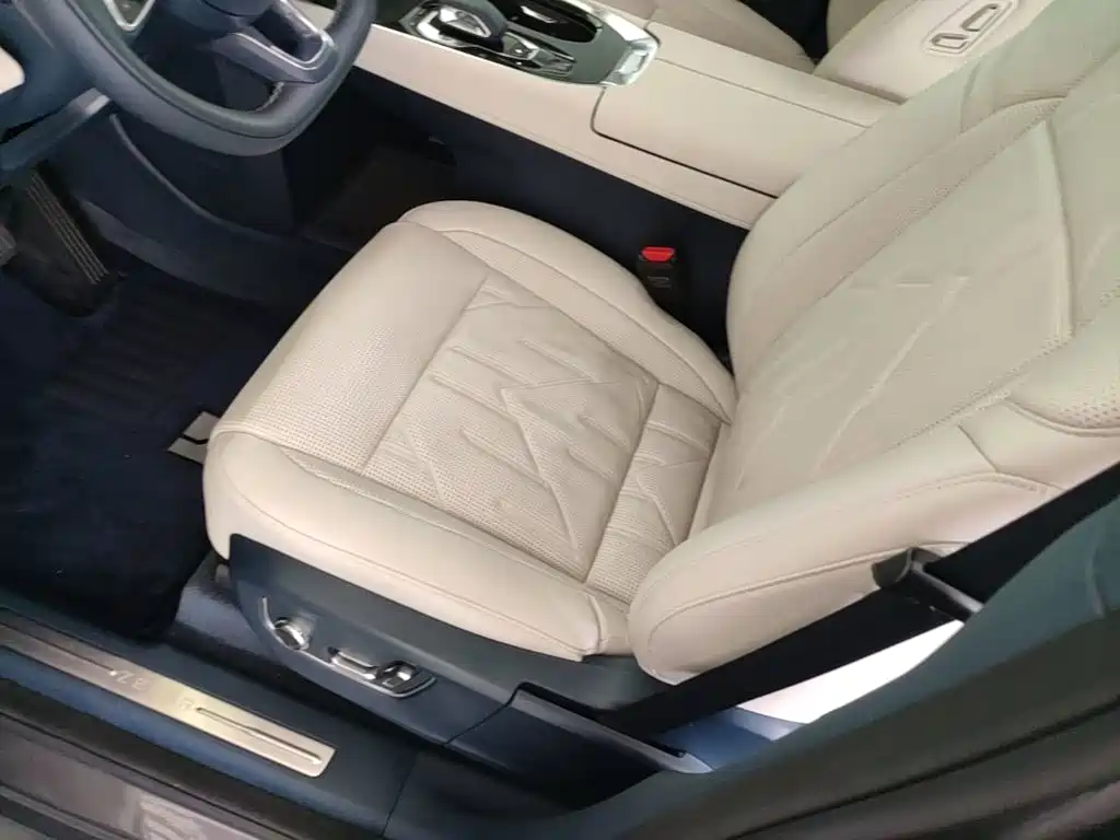 ZEEKR 009 2025 2024 6-seat Executive AWD 108kWh
