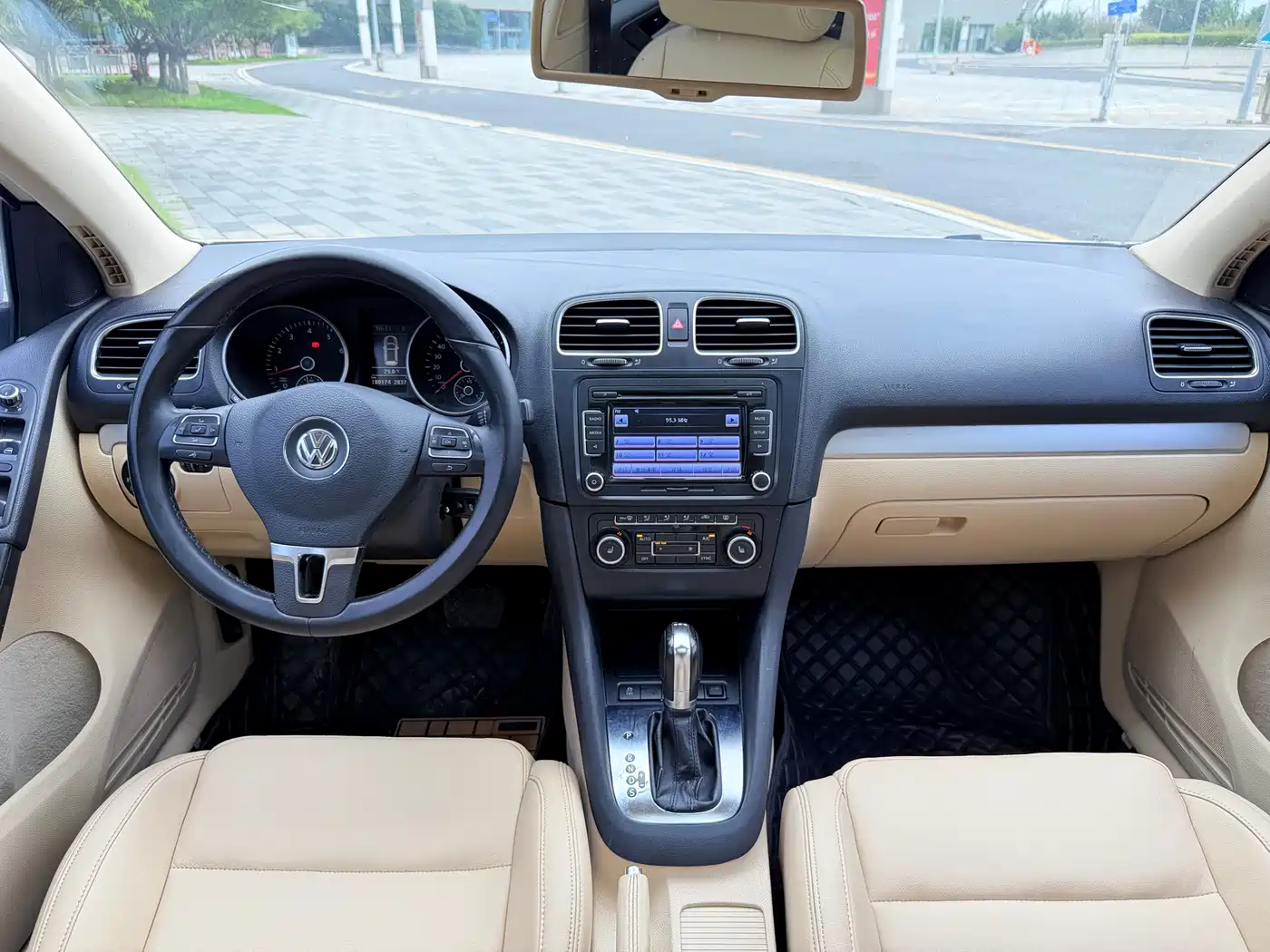 Фото 13 - Volkswagen Golf