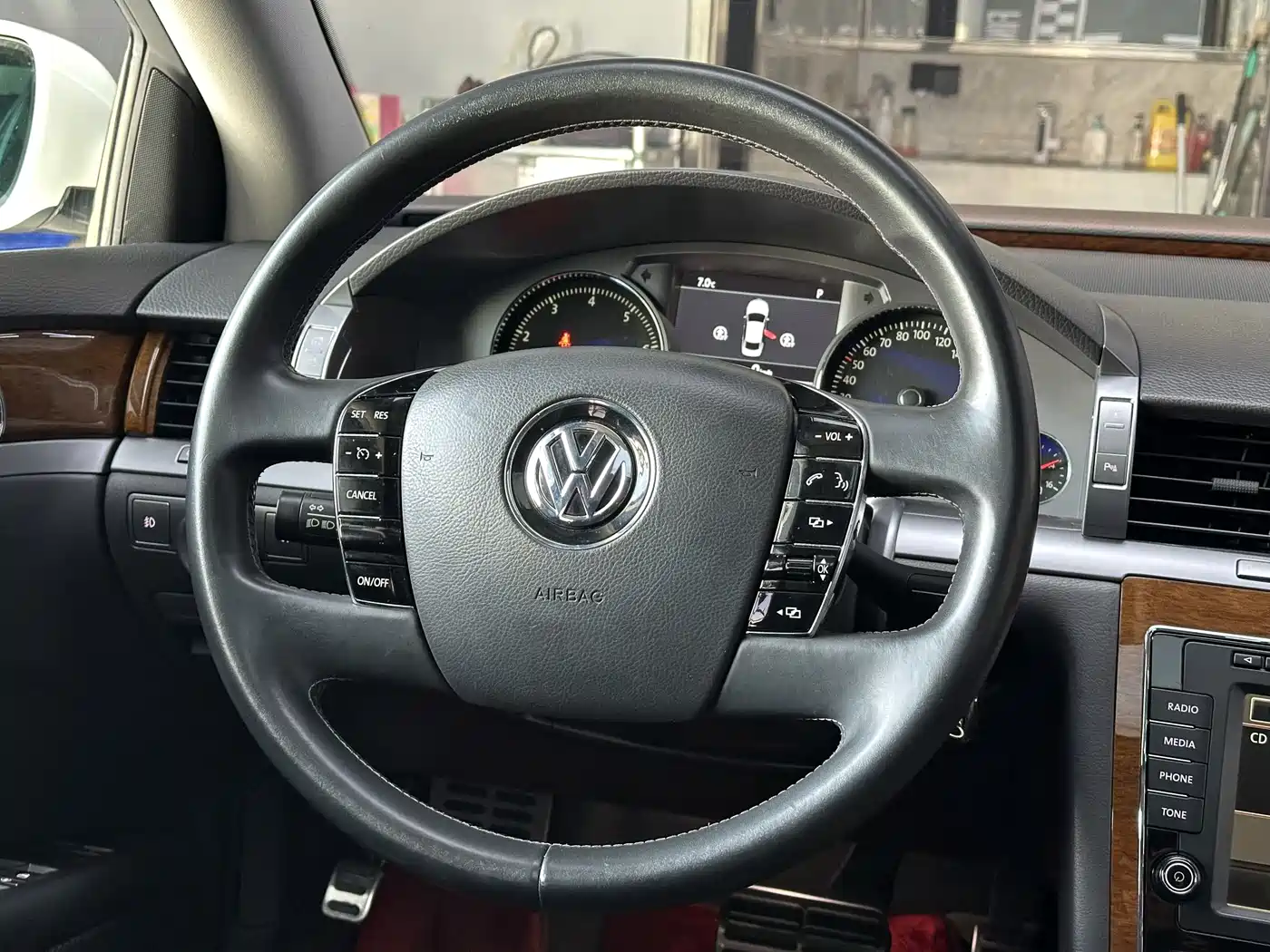 Volkswagen Phaeton 2014 3.0L Business Edition фото 20