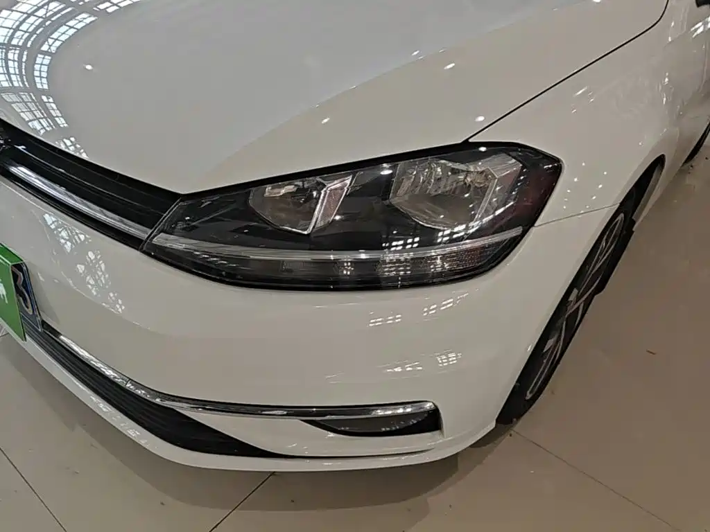 Фото 24 - Volkswagen Golf