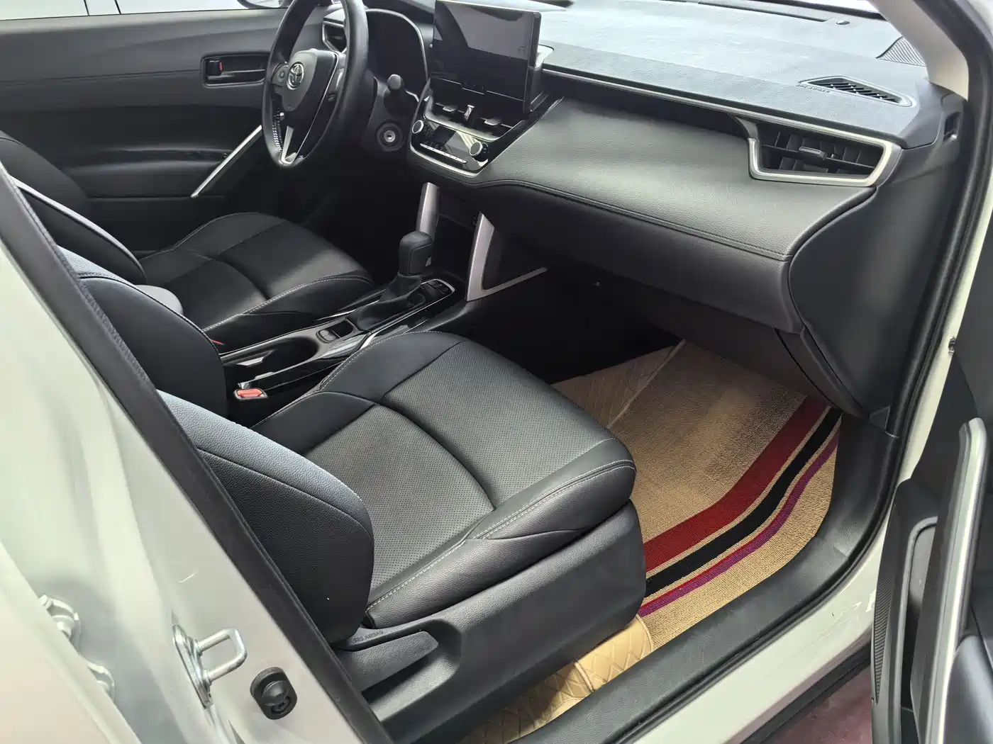 Toyota Frontlander 2024 2.0L CVT Elite Plus Edition фото 11