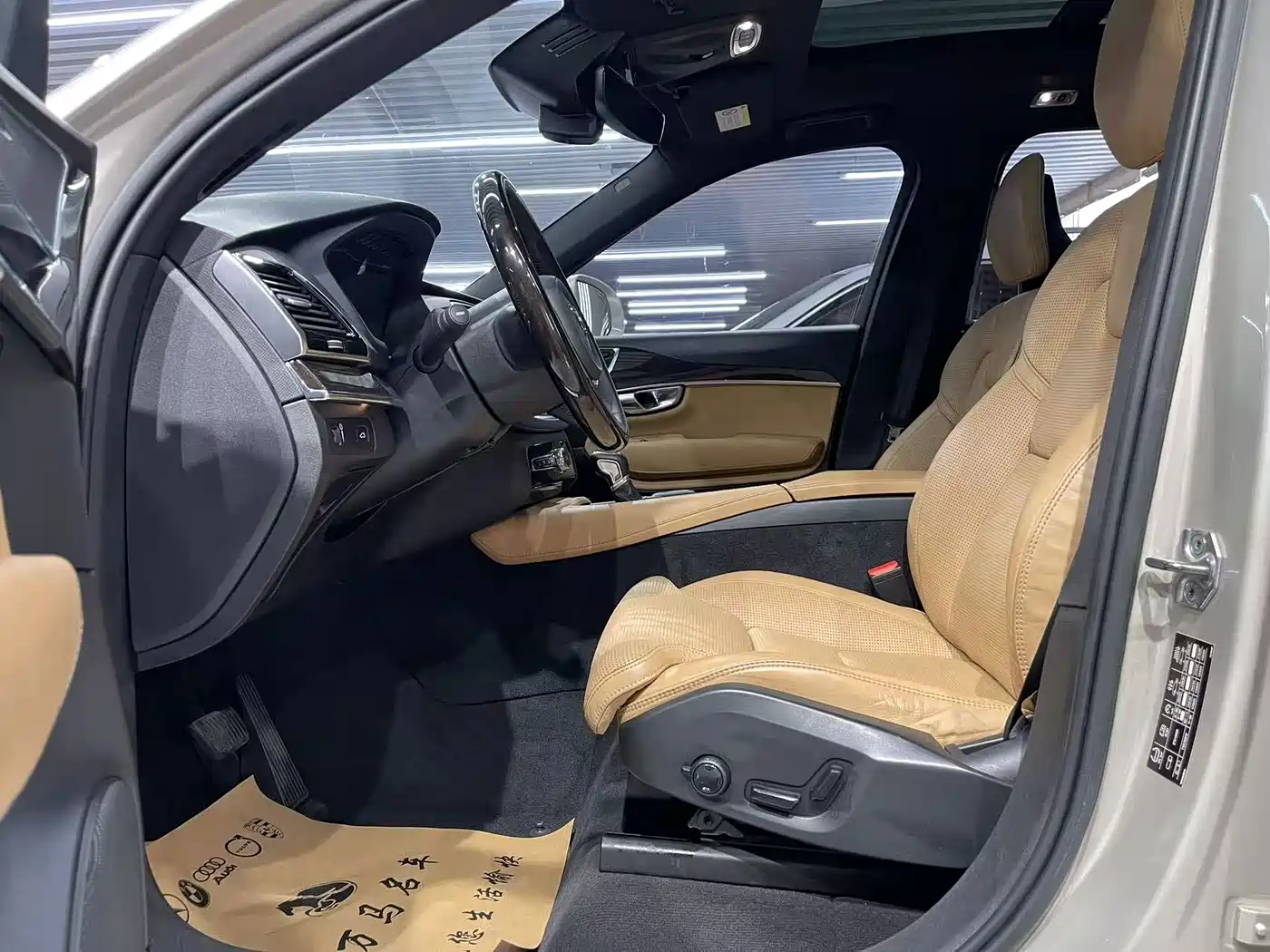 Photo 10 - Volvo XC90