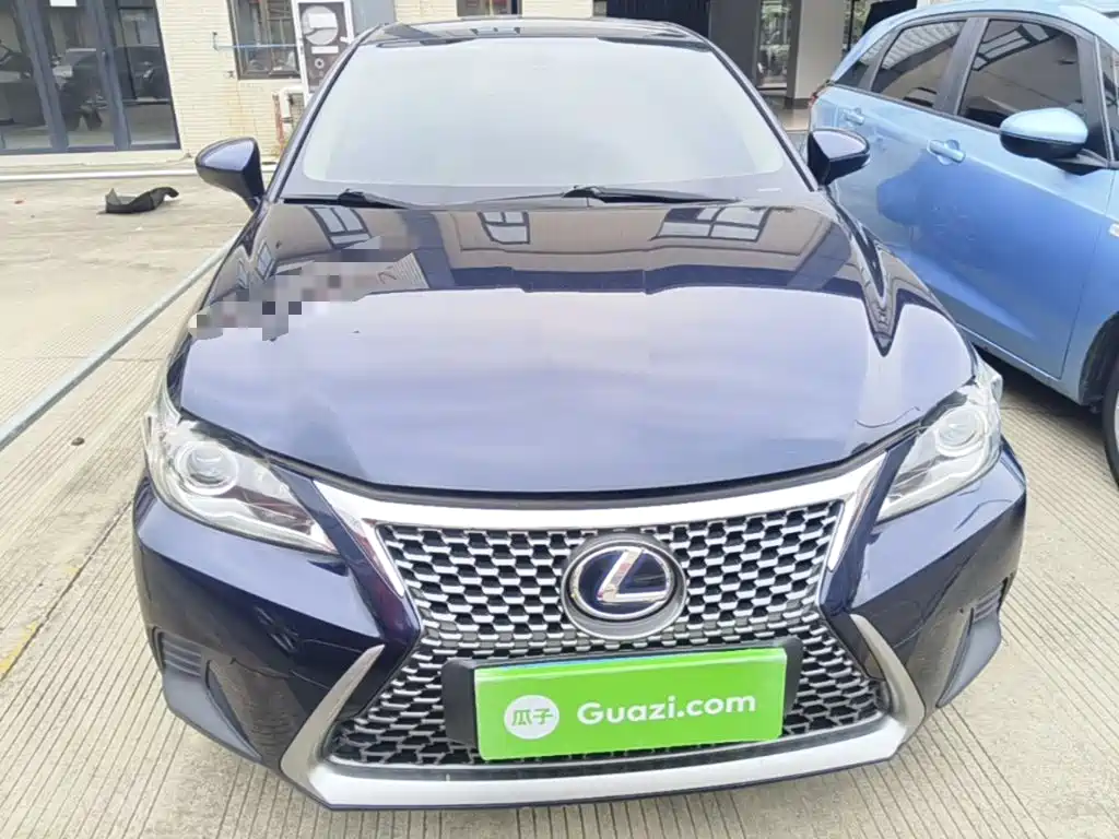 Фото 3 - Lexus CT