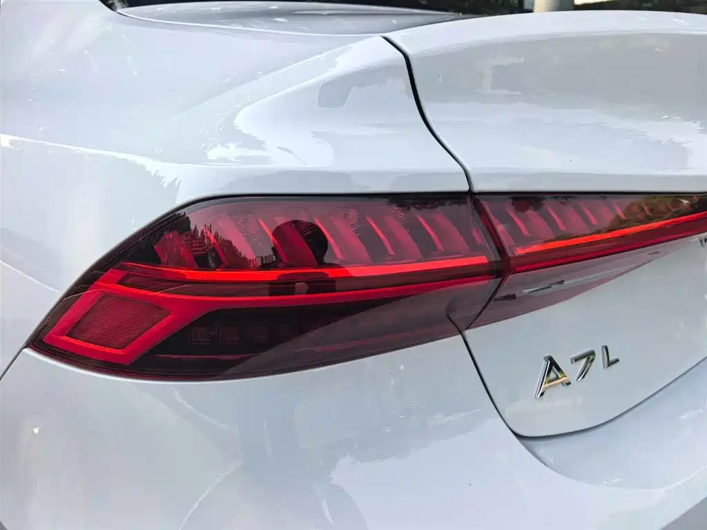 Фото 5 - Audi A7L