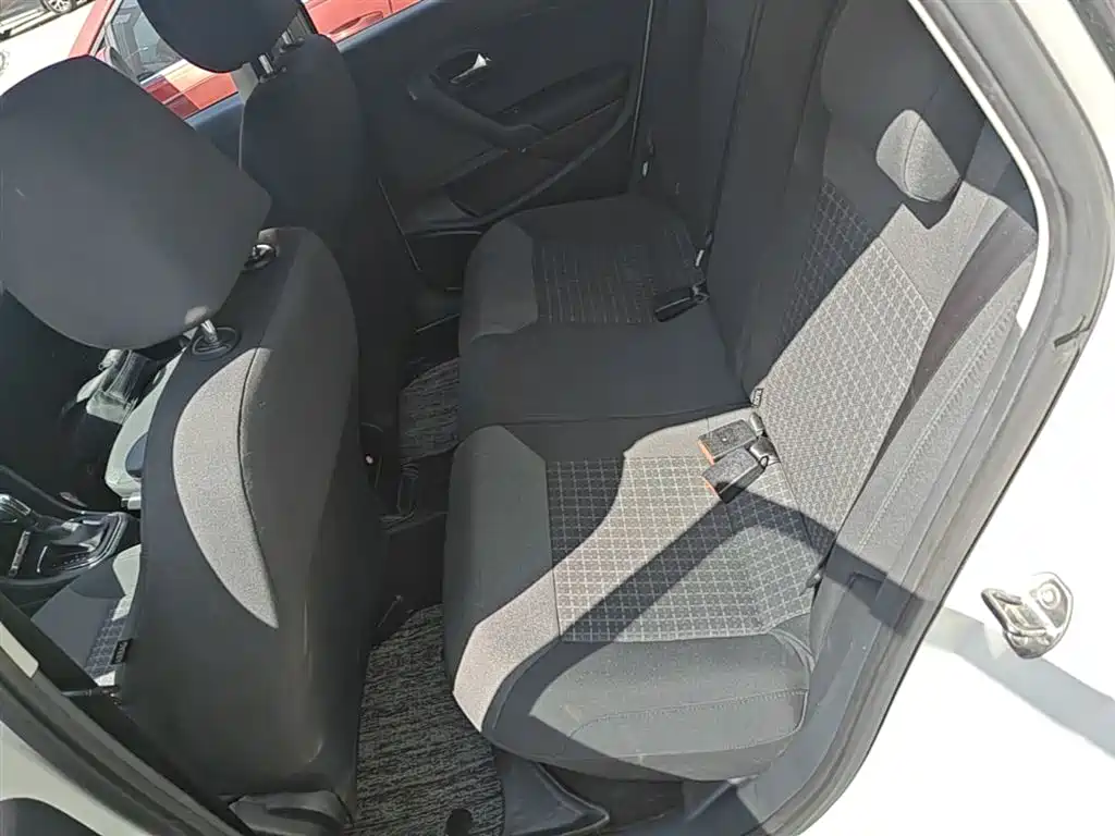 Volkswagen Polo 2014 1.6L Automatic Comfort Edition фото 17