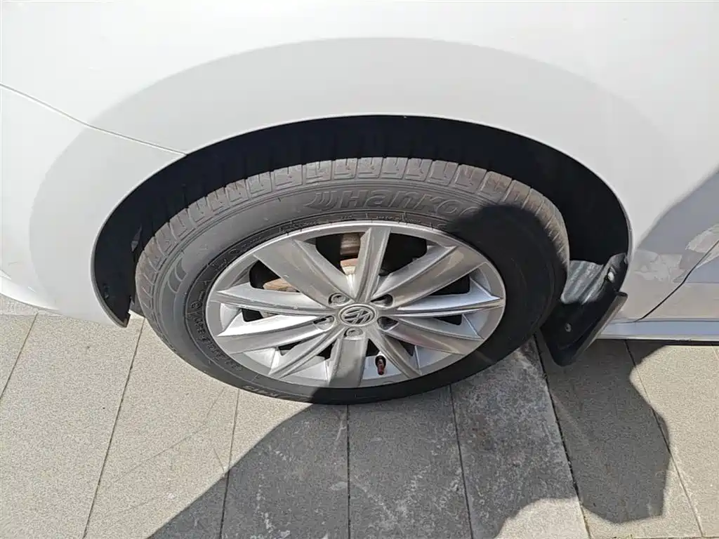 Volkswagen Polo 2014 1.6L Automatic Comfort Edition фото 23
