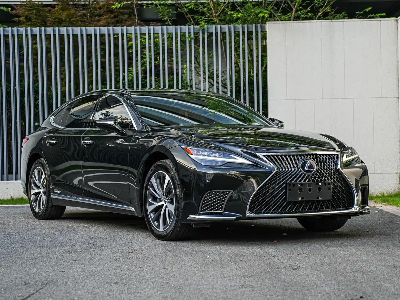Lexus LS 2021 500h Excellence Edition фото 3