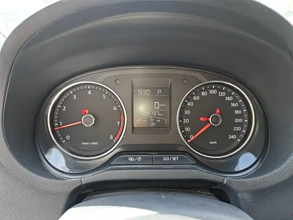 Volkswagen Polo 2014 1.6L Automatic Comfort Edition фото 12