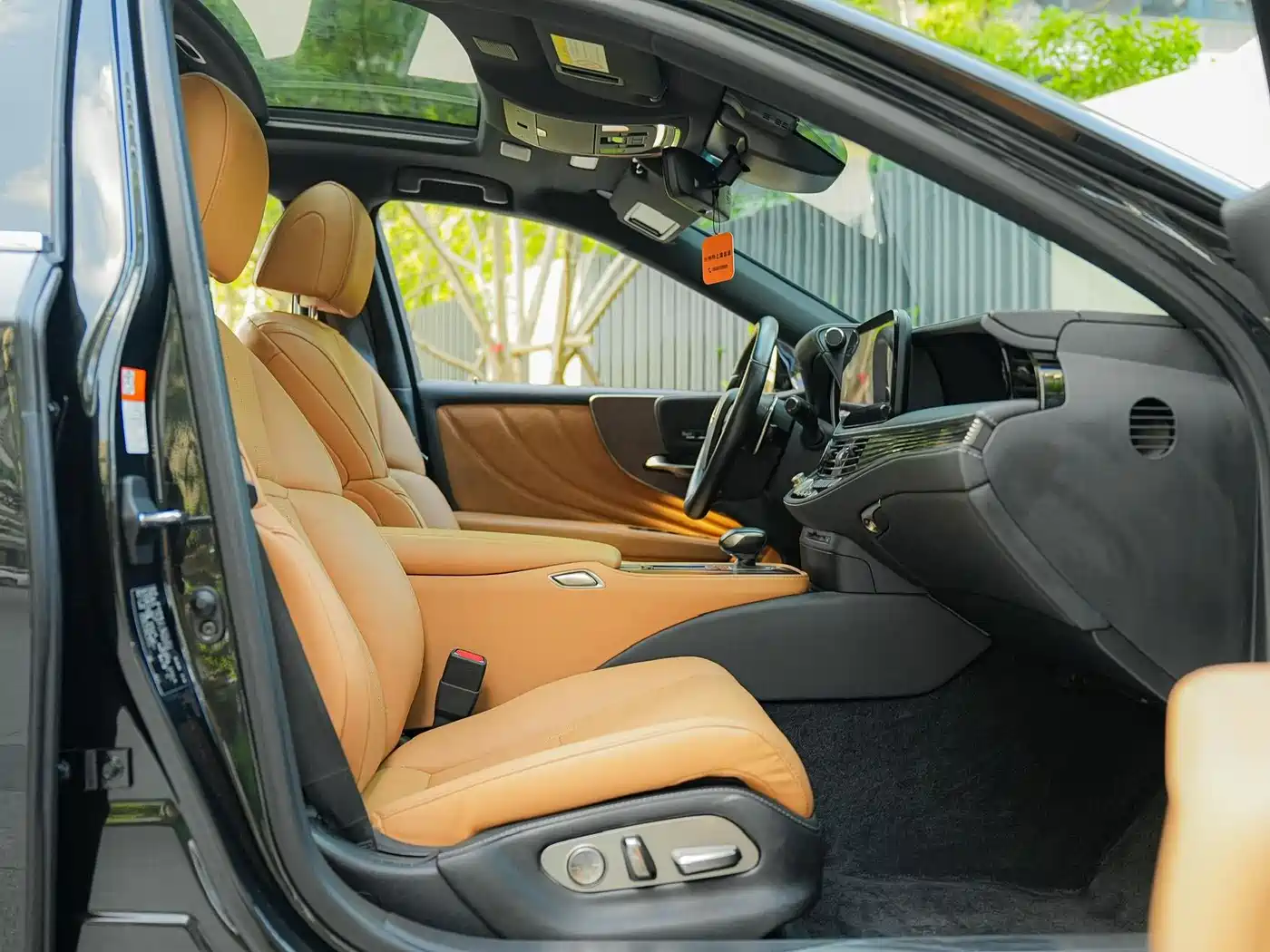 Lexus LS 2021 500h Excellence Edition фото 12
