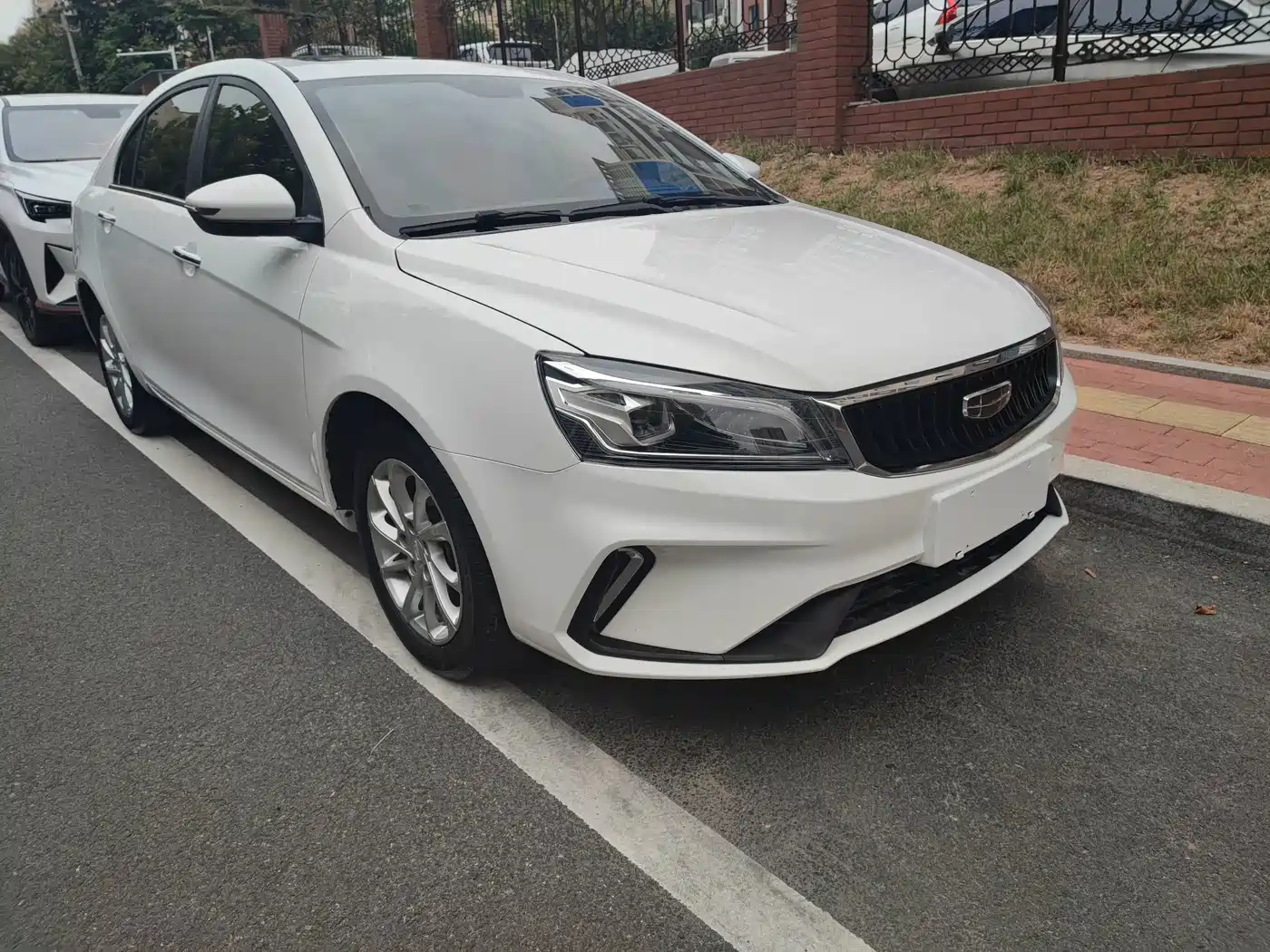 Photo 2 - Geely Emgrand