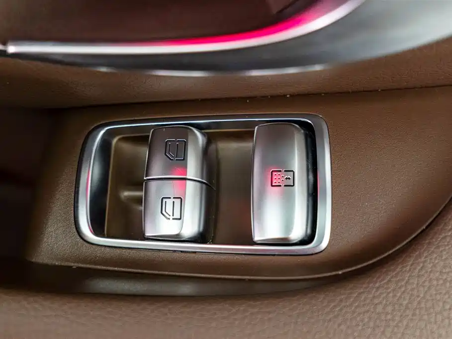 Mercedes-Benz E-Class 2023 E 300 L Fashion фото 20
