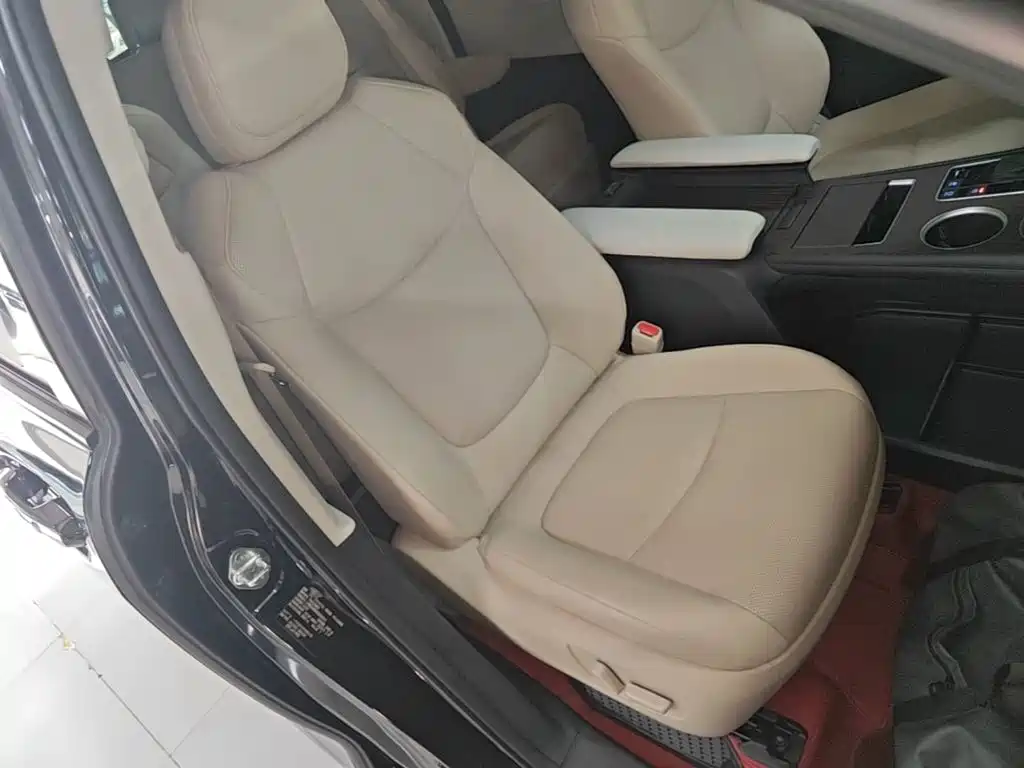 Toyota Granvia 2023 2022 2.5L Hybrid Premium Edition