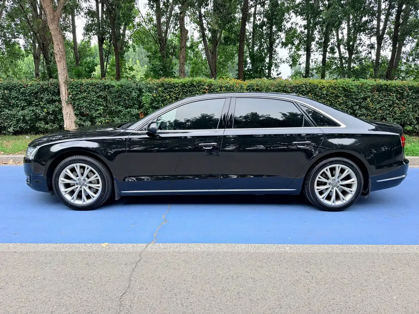 Фото 4 - Audi A8