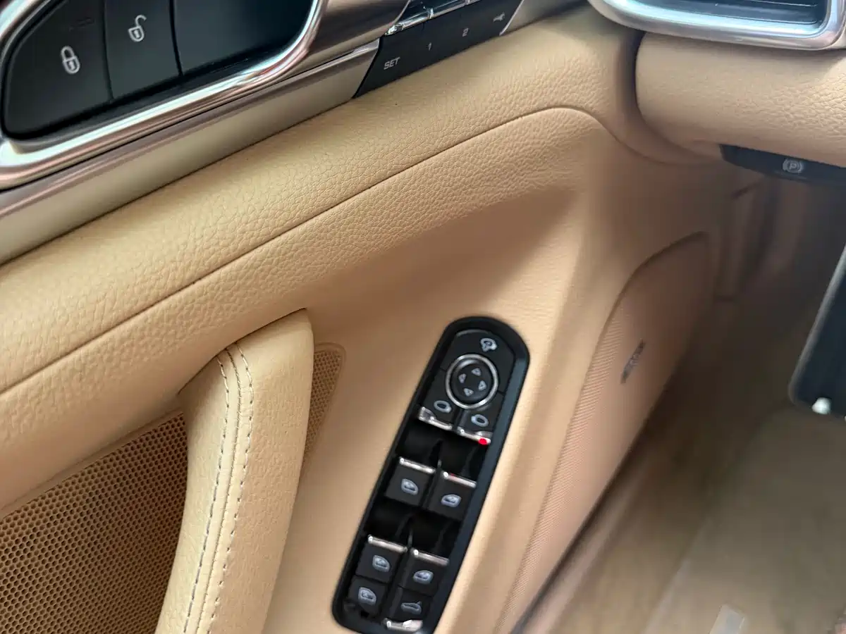 Porsche Panamera 2014 Panamera 3.0T фото 29