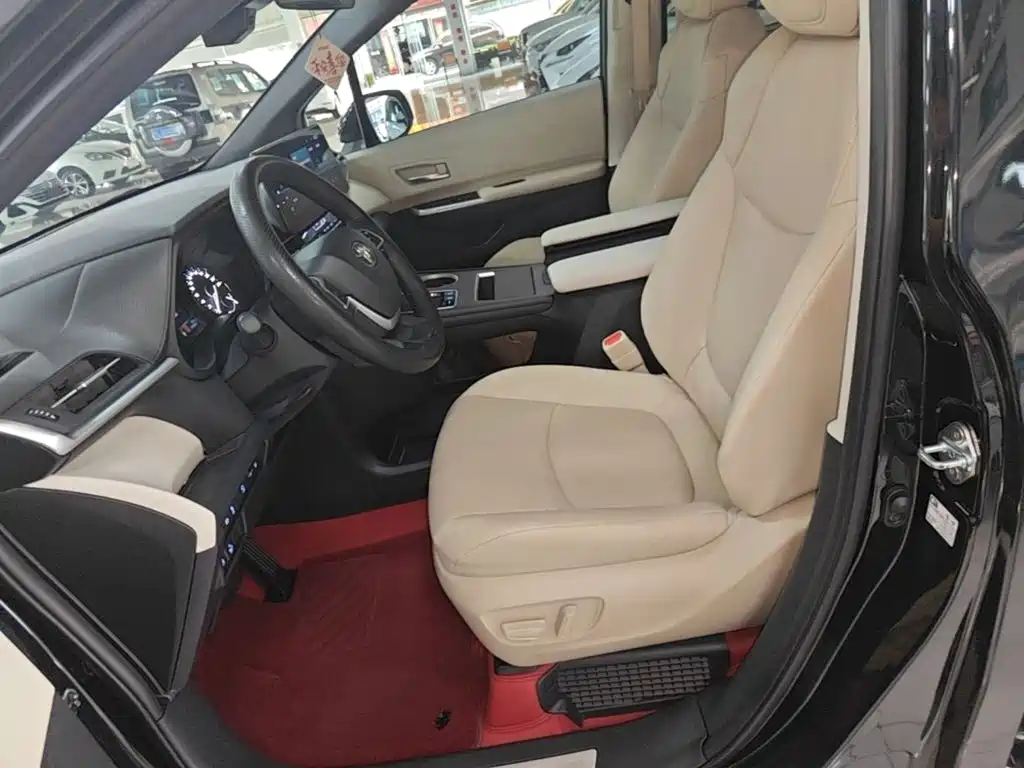 Toyota Granvia 2023 2022 2.5L Hybrid Premium Edition