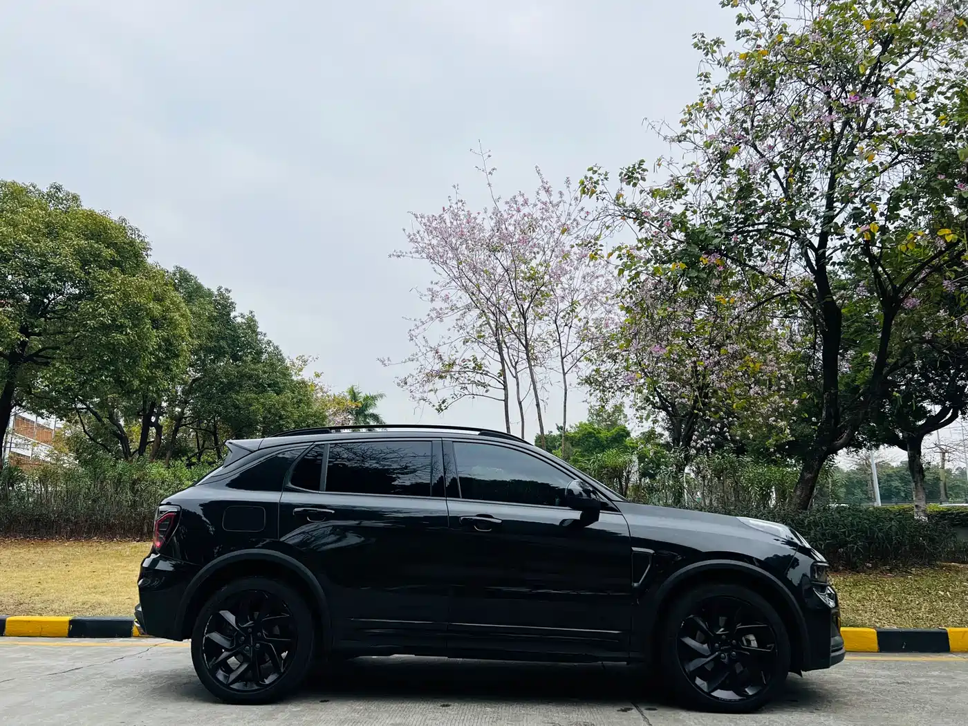 Lynk & Co 01 2021 2.0TD AWD Night Edition фото 7