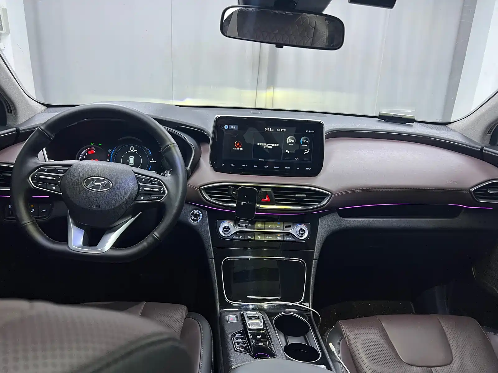 Photo 17 - Hyundai Santa Fe