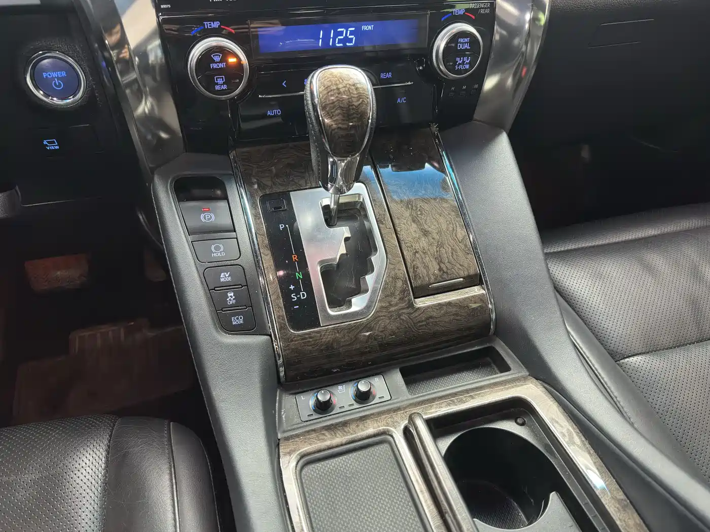 Toyota Alphard 2019 Hybrid 2.5L Premium Edition фото 32