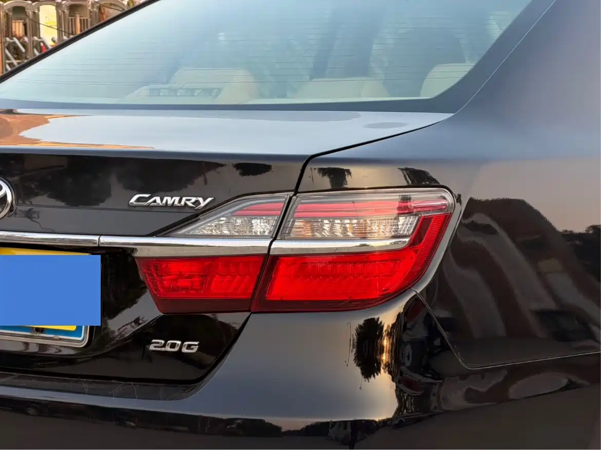 Фото 26 - Toyota Camry