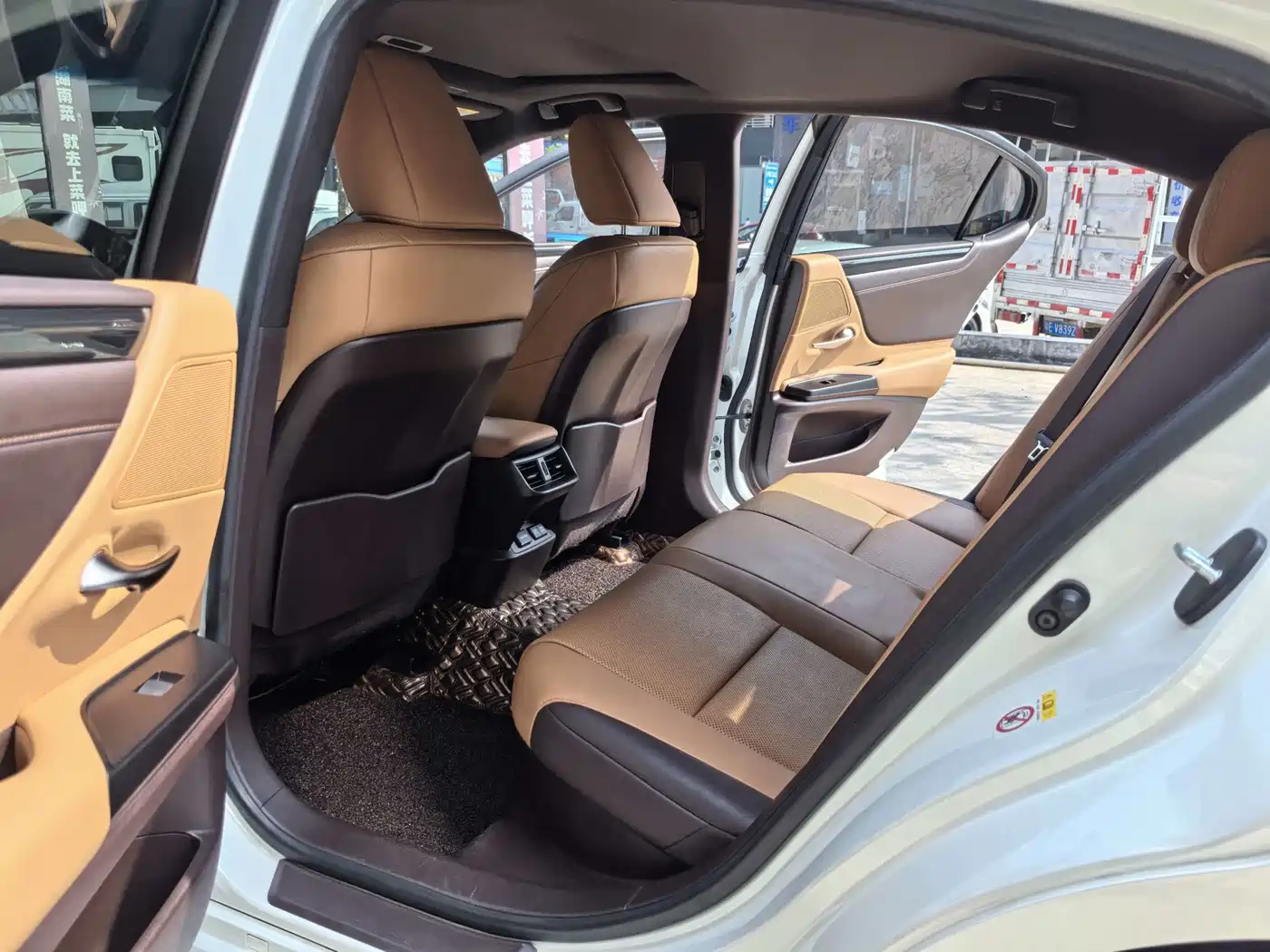 Lexus ES 2020 Model 300h Excellence Edition фото 7