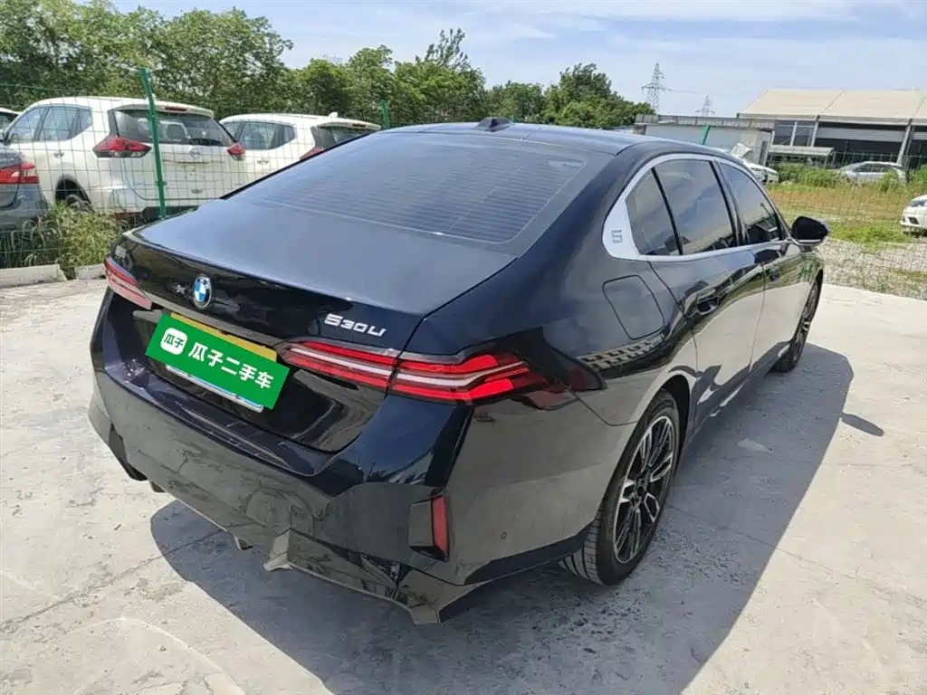 BMW 5 Series 2026 530Li Leading M Sport Package фото 7